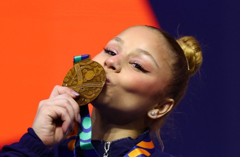 MEDALHA DE BRONZE. FLÁVIA SARAIVA. MUNDIAL. ROTERDÃ. BRASIL.